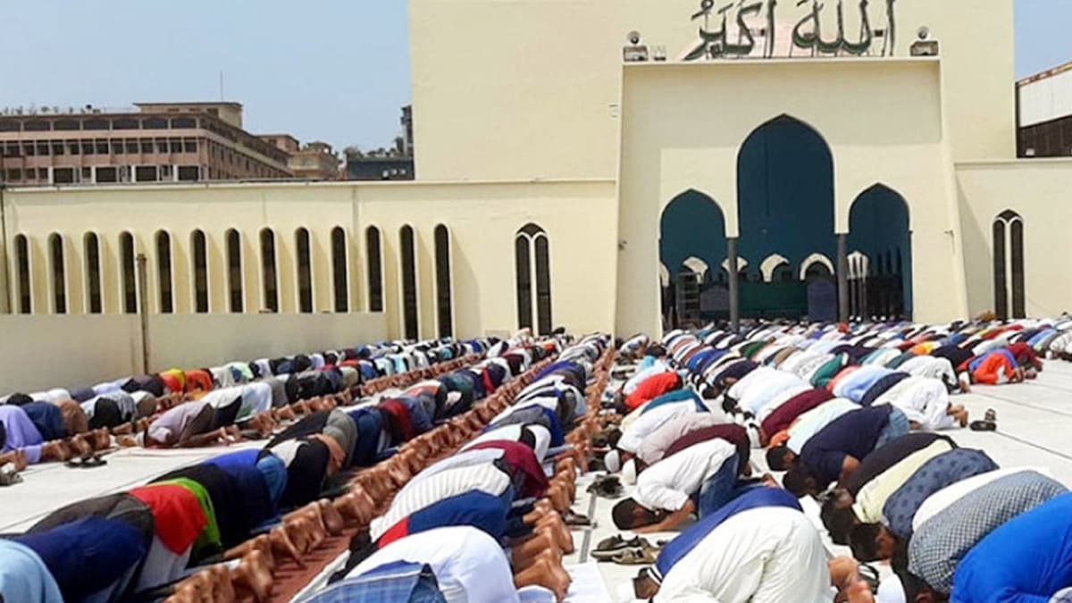 সারা দেশে সব মসজিদে একই সময় জুমার নামাজ আদায়ের নির্দেশনা